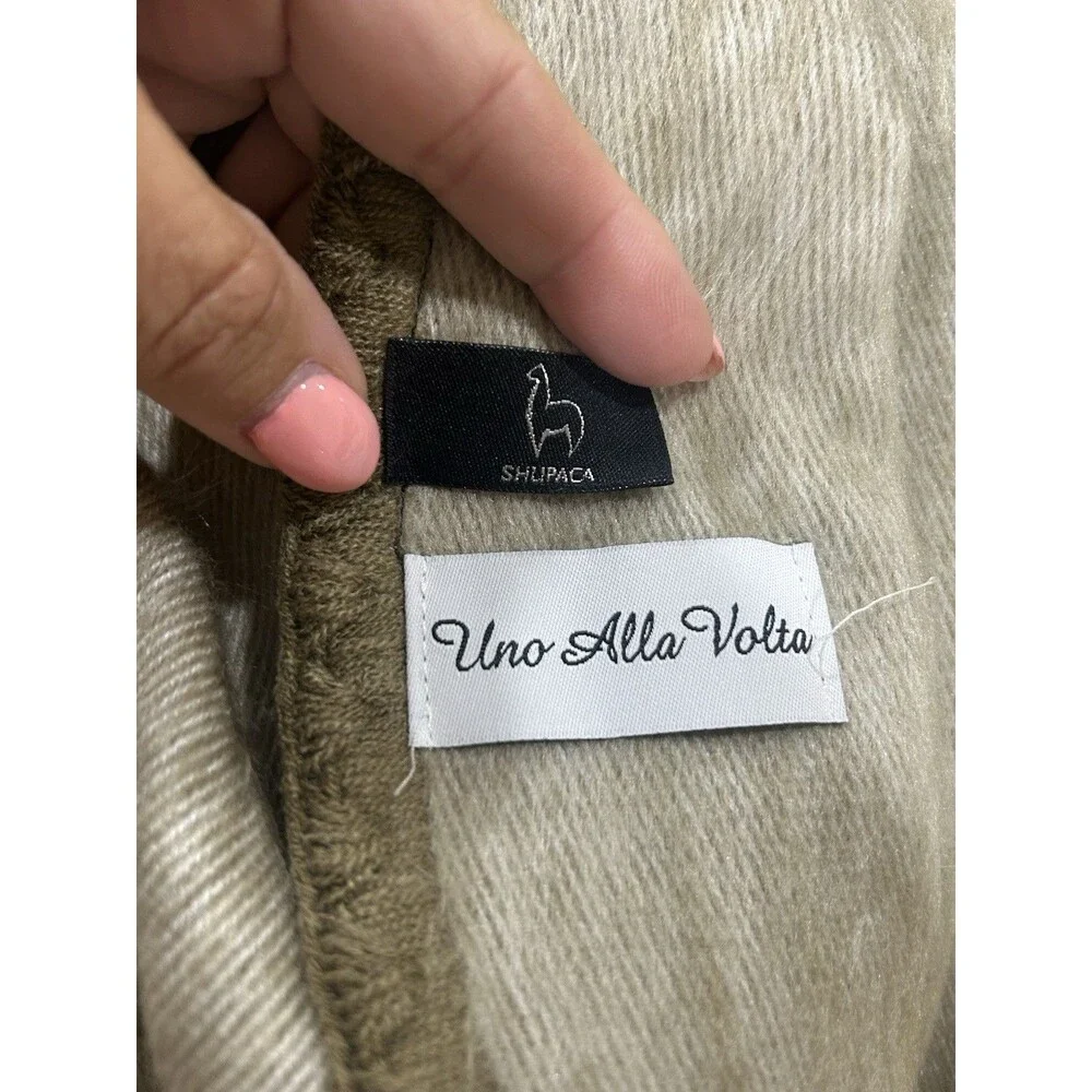 Uno Alla Volta Shupaca Poncho Shawl One Size Women’s Beige Alpaca Cape Buttons